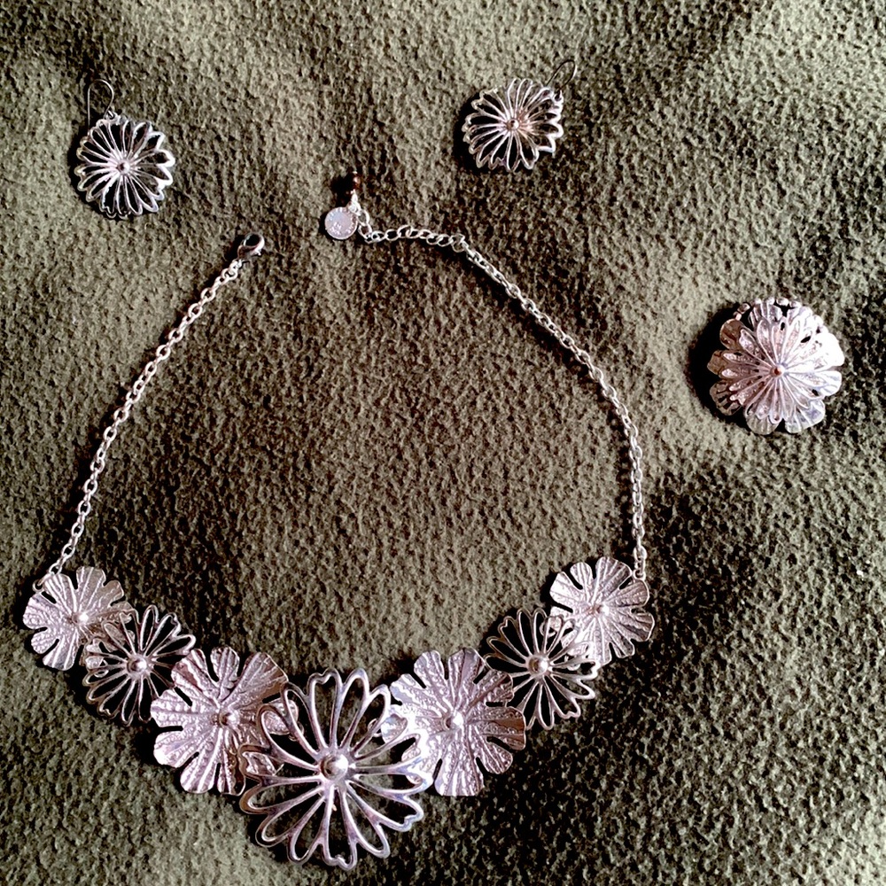 Liz Claiborne silver flowers necklace, earnings and ring.